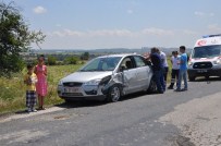 ŞERİT İHLALİ - Çukurdan Kaçayım Derken Kaza Yaptı