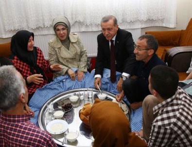 Cumhurbaşkanı Erdoğan iftar sofrasına konuk oldu