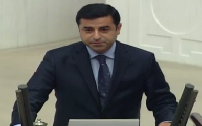 Demirtaş Yemin Etti, Meclis'te Bir İlk De Yaşandı