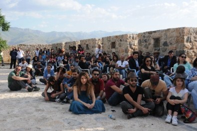 Ermeni Piyanist Akdamar'da Konser Verdi