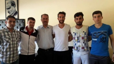 Galatasaray'ın Yeni Transferi Bilal Kısa, Sorgun Gençlik Hizmetleri Müdürlüğünü Ziyaret Etti