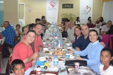Koruyucu Aileler, İftar Yemeğinde Bir Araya Geldi
