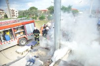ELEKTRİK TRAFOSU - Otomobil Direğe Çarptı, Trafo Alev Aldı Açıklaması 1 Ölü, 1 Yaralı
