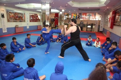 Şişli'de Kuştepeli Çocuklar Karate İle Hayata Tutunuyor