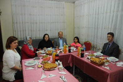 Vali Kolat Aydoslu Ailesine Misafir Oldu