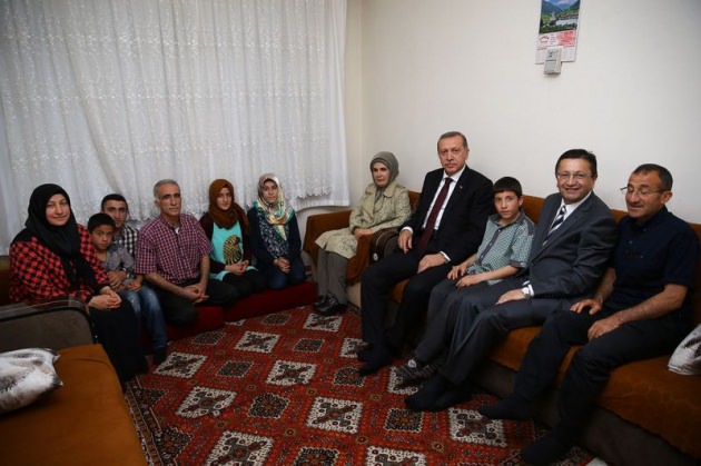 Cumhurbaşkanı Erdoğan iftar sofrasına konuk oldu