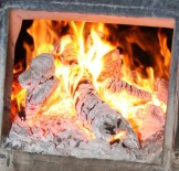 TAŞ FIRIN - 230 Derece Sıcaklıktaki Fırının Önünde 'Oruç' Tutuyor