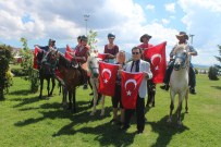 KERVANSARAY - Alman Turistler Tarihi İpek Yolu'nu Atlarla Geçti