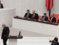 Davutoğlu, bir tek Bahçeli'yi alkışladı