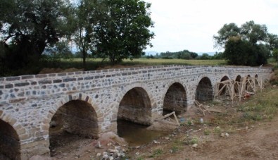 Karayolları 14. Bölge Simav'daki Tarihi Taş Köprüyü Gün Yüzüne Çıkardı