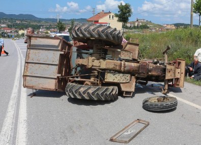 Traktör İle Komyon Çarpıştı Açıklaması 1 Yaralı