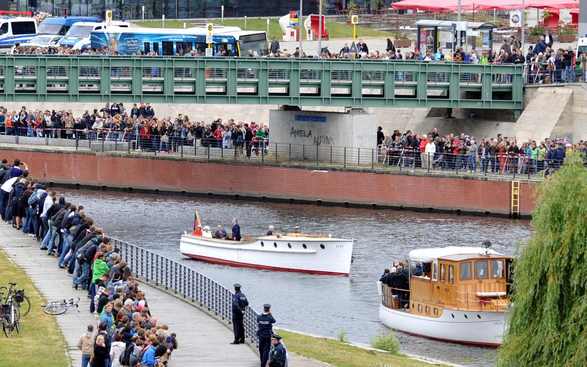 İngiltere Kraliçesi 2. Elizabeth Almanya'da