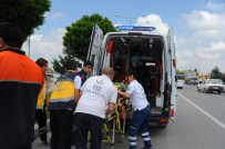 AHMET NECDET SEZER - Afyonkarahisar'da İki Otomobil Çarpıştı Açıklaması 4 Yaralı