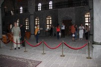 TURİST KAFİLESİ - Diyarbakır Tarihi Mekanlarına Turist İlgisi
