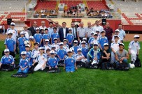 ENGİN GÜNER - Gümüşhane Belediyesi 'Yaz Futbol Okulu' Açıldı