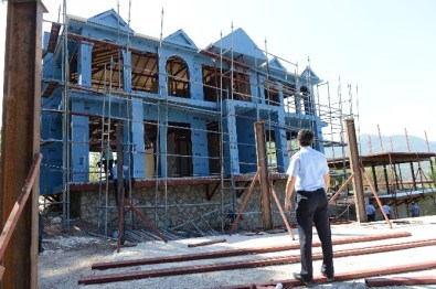 Kumluca'da Kaçak Olduğu Tespit Edilen Yapılar Mühürlendi