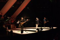 BÜLENT ORTAÇGİL - MFÖ, Harbiye Açıkhava'da Konser Verdi