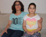 PARA ÇANTASI - Anneye Adres Sorup Kızını Dolandırdılar