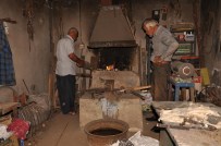 AKPAZAR - Tunceli'nin Tek Demirci Ustası Destek Bekliyor