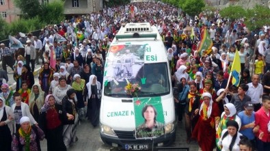 Aysel Engin'in Cenazesini Kadınlar Omuzladı