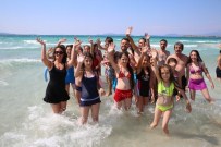 TATİL HEYECANI - Buca'da Karne Hediyesi Çeşme Tatili