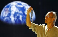 Gök Taşı Peşinde Koşuyor