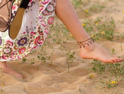 Yalın ayak yürümek iyi değil sebebi ise...