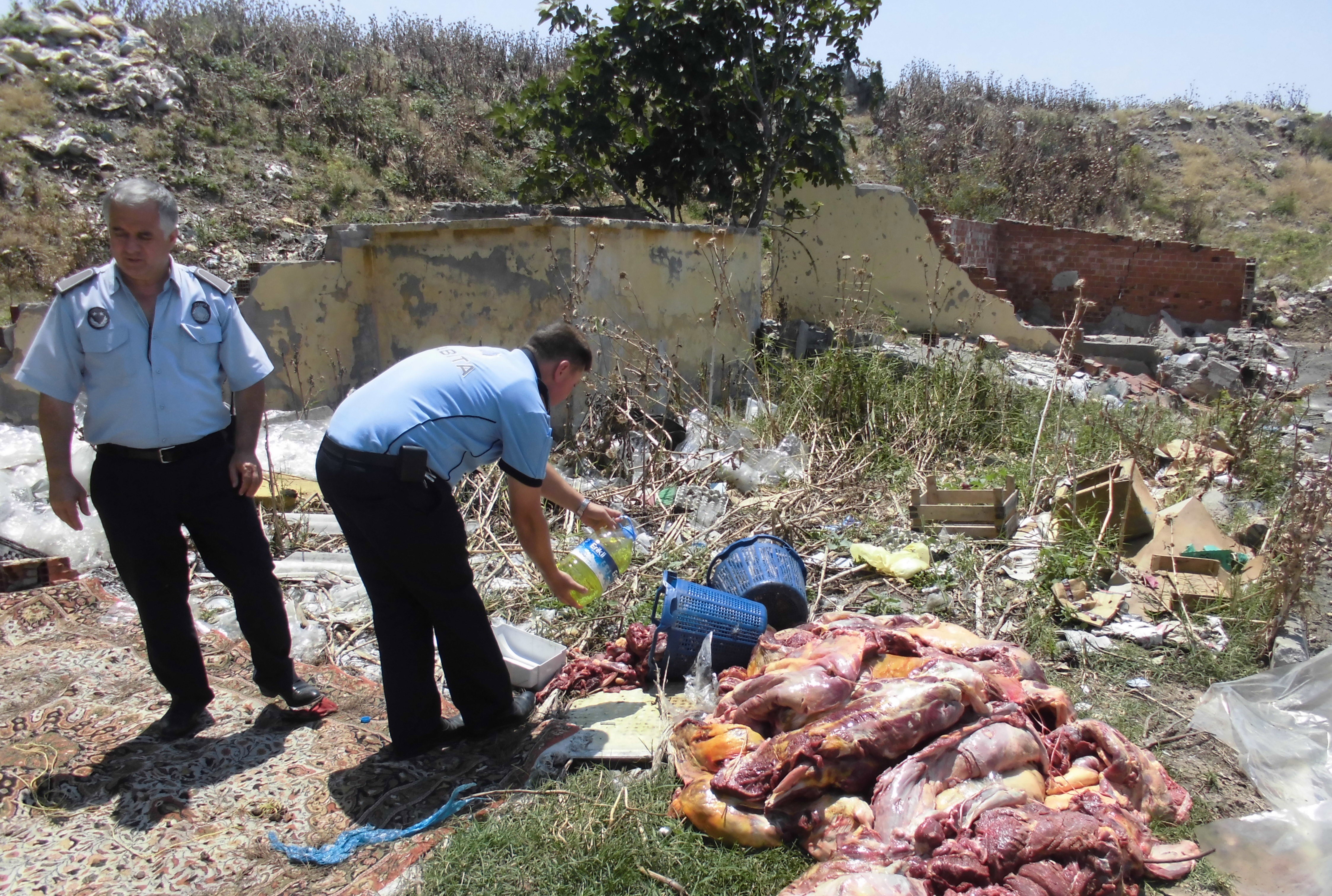 Piyasaya sürülmeye hazır yarım ton at eti bulundu