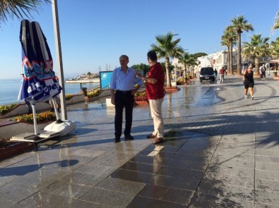 Didim'de Yalı Caddesi Temizleniyor