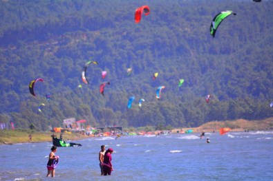 Sakin Kentte Rüzgar Sörfü Zamanı