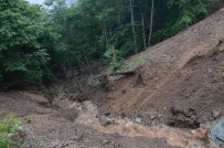 İBRAHIM SAĞıROĞLU - Yomra'da Heyelan Nedeniyle Kapanan Yolları Büyükşehir Belediyesi Açtı