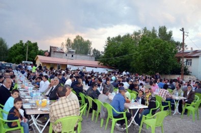 Adilcevaz'da Yüzlerce Kişi İftar Yemeğinde Buluştu