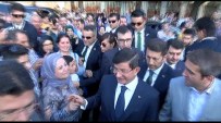 Başbakan Davutoğlu'na Sultanahmet'te Yoğun İlgi