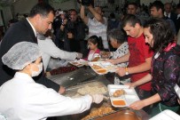 ALPER TAŞDELEN - Çankaya Belediye Başkanı Taşdelen'den İftar Çadırına Ziyaret