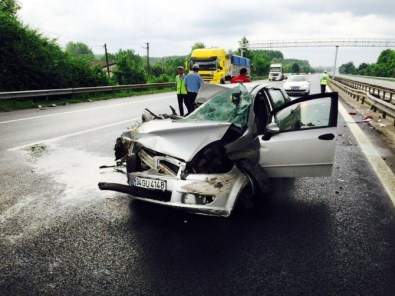 Kocaeli'de Trafik Kazası Açıklaması 1'İ Ağır 4 Yaralı