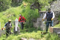 KıRANARDı - Melikgazi Belediyesince Mezarlıklarda Temizlik Ve Bakım Çalışması