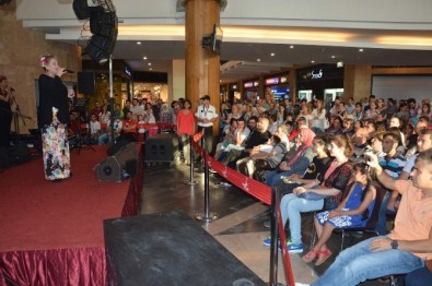 Suzan Kardeş, Balkan Türküleriyle Forum Trabzon'u Coşturdu