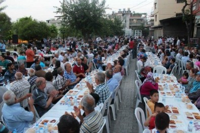 AK Parti Seyhan İlçe Teşkilatı'ndan Mahalle İftarları