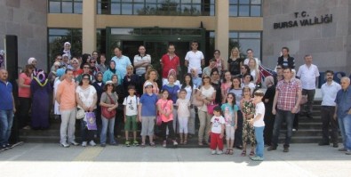 Bursa'da Öğrenci Velilerinden 'Çocuklarımızı Başka Okula Göndermeyiz' Eylemi