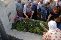 AYDıN BUDAK - Eski Dep Milletvekili Mezarı Başında Anıldı