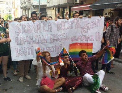 LGBT pankartına suç duyurusu