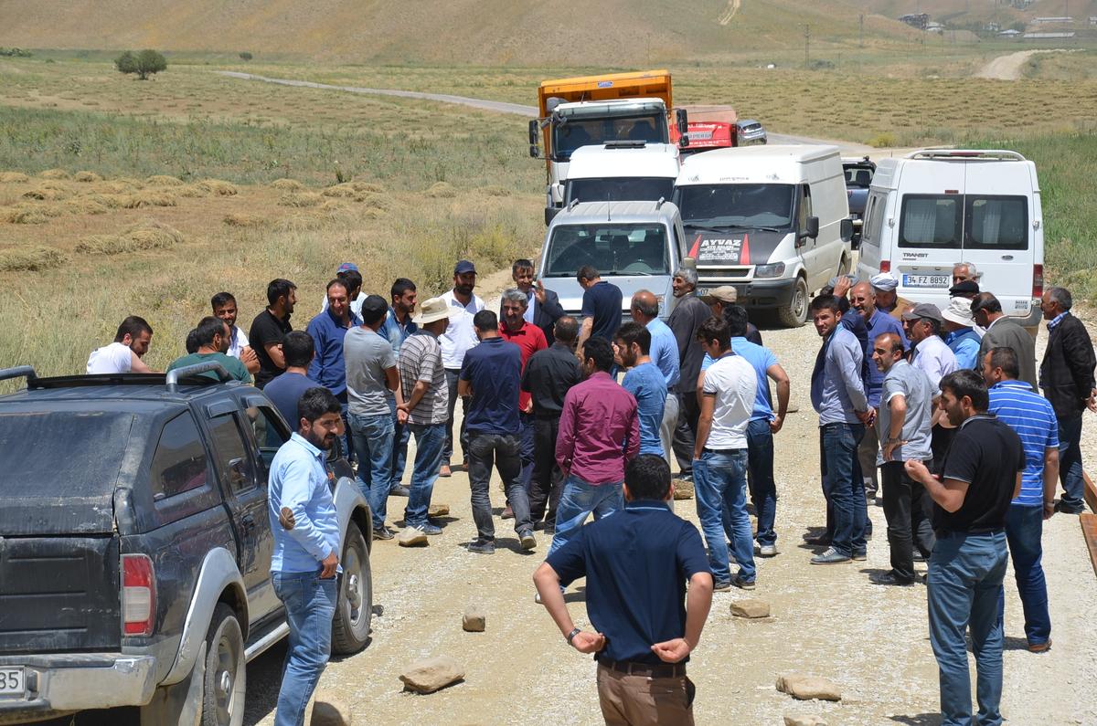 Yüksekova'da köylülerin 'beton yol' tepkisi