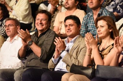 Alkışlar Asev Türk Sanat Müziği Korosuna