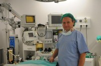YAŞ SINIRI - Dr. Bayçın'dan 'İzsiz Göğüs Büyütme Ameliyatı Tekniği'