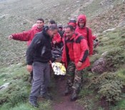 DEMİRKAZIK - Düşen Dağcı Jak Ekipleri Tarafından Kurtarıldı