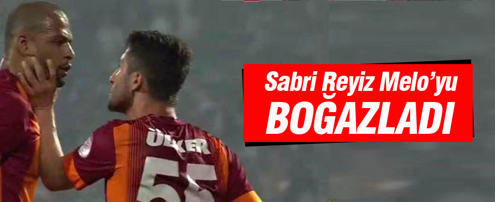 Melo ve Sabri sahada kavga etti