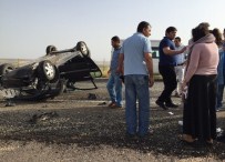 İKIKÖPRÜ - Otomobil Takla Attı Açıklaması Üç Yaralı