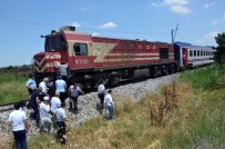 YOLCU TRENİ - Akhisar'da Tren Kazası Açıklaması 1 Ölü