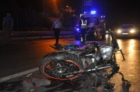 AMBULANS ŞOFÖRÜ - Ambulansla Motosiklet Kafa Kafaya Çarpıştı