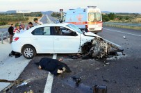 Çanakkale'de Otomobil, Trafik Levhasına Çarptı Açıklaması 3 Ölü
